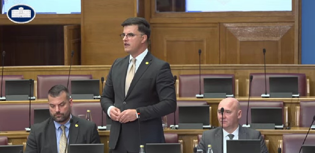 Danilo Šaranović - stop kadar (Foto: Skupština Crne Gore/Jutjub)