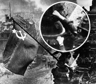 Originalna fotografija je izmijenjena jer je na njoj vojnik nosio dva ručna sata