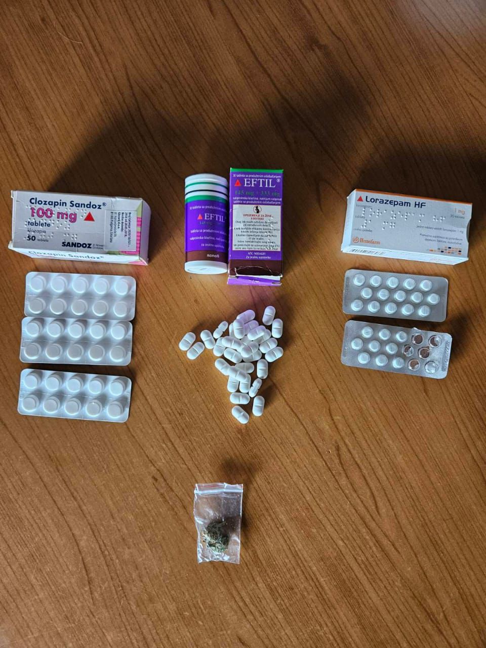 Oduzeta marihuana i tablete (Foto: Uprava policije)