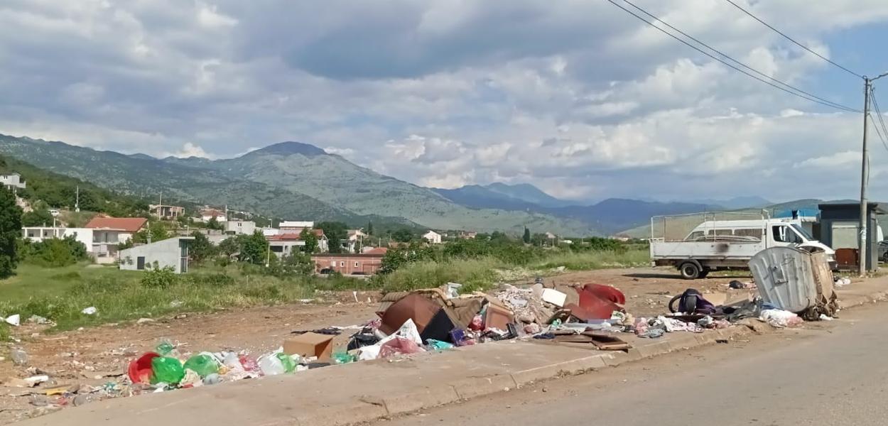 Divlje deponije ne ruže samo sliku grada, već imaju i ozbiljne posljedice po javno zdravlje, bezbjednost i životnu sredinu (Foto: Portal ETV/Vjera Ljuljđuraj)