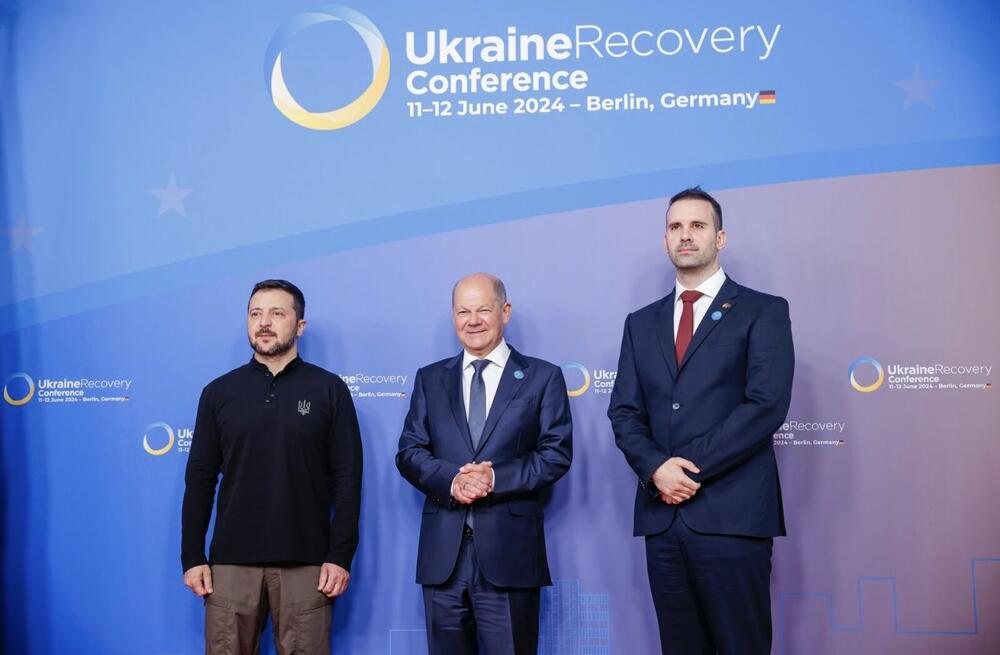 Ukrajinski predsjednik Volodmir Zelenski i crnogorski premijer Milojko Spajić u društvu doskorašnjeg njemačkog kancelara Olafa Šolca, Berlin, jun 2024. (Foto: Vlada Crne Gore)