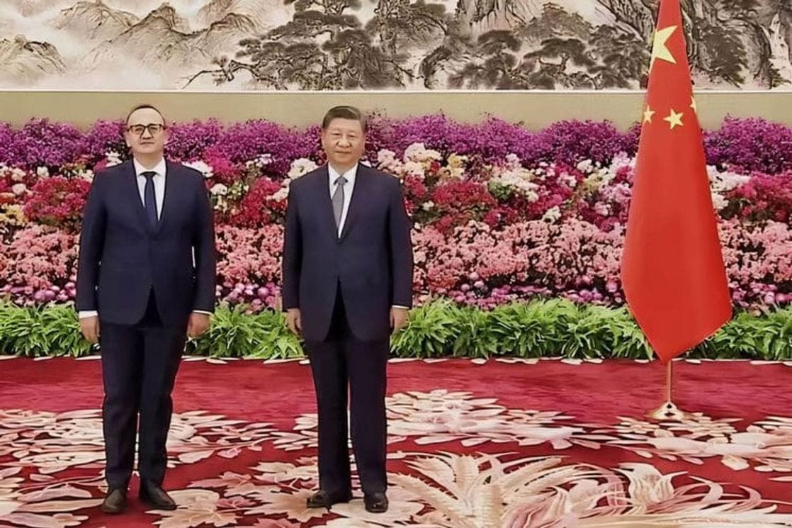 Bulatović sa predsjednikom Kine prilikom predaje akreditivnih pisama (Foto: MVP)