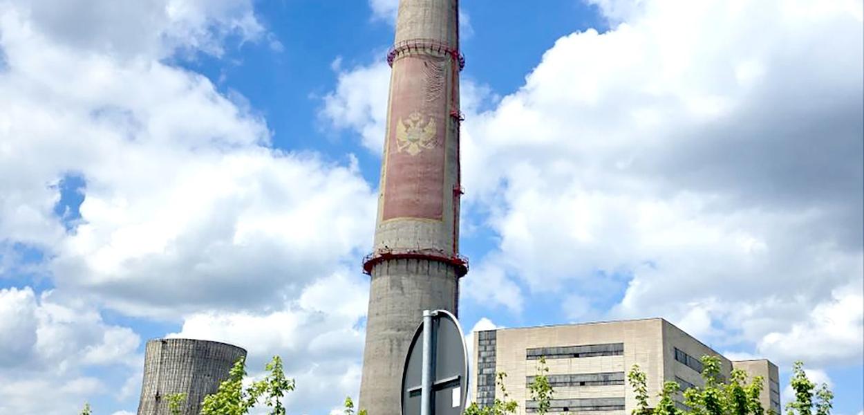 DRŽAVNA ZASTAVA NA TERMOELEKTRANI: Spomenik ravnodušnosti i najupadljivija freska državnog javašluka (Foto: Portal ETV/A.H.)