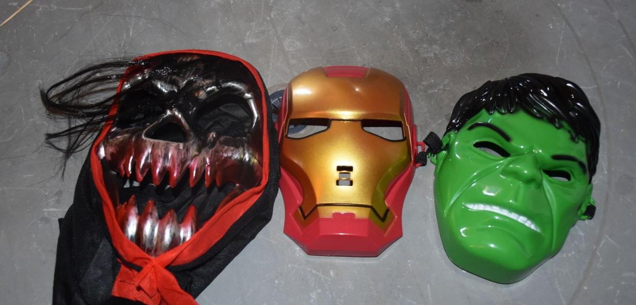 Predmeti pronađeni u stanu (Foto: Uprava policije)