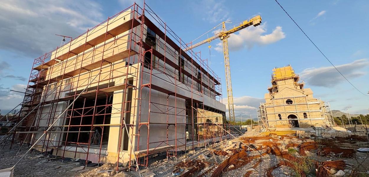 Pravoslavna gimnazija „Sveti Sava“ na Starom aerodromu u Podgorici (Foto: Pobjeda)