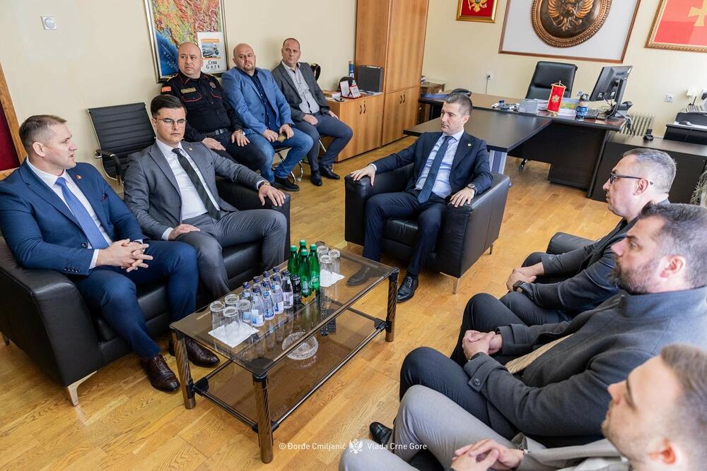 TIM ZA POLITIČKI ODSTRIJEL: Šćepanović, Šaranović, Bečić i dio policijske ekipe (Foto: UGC)