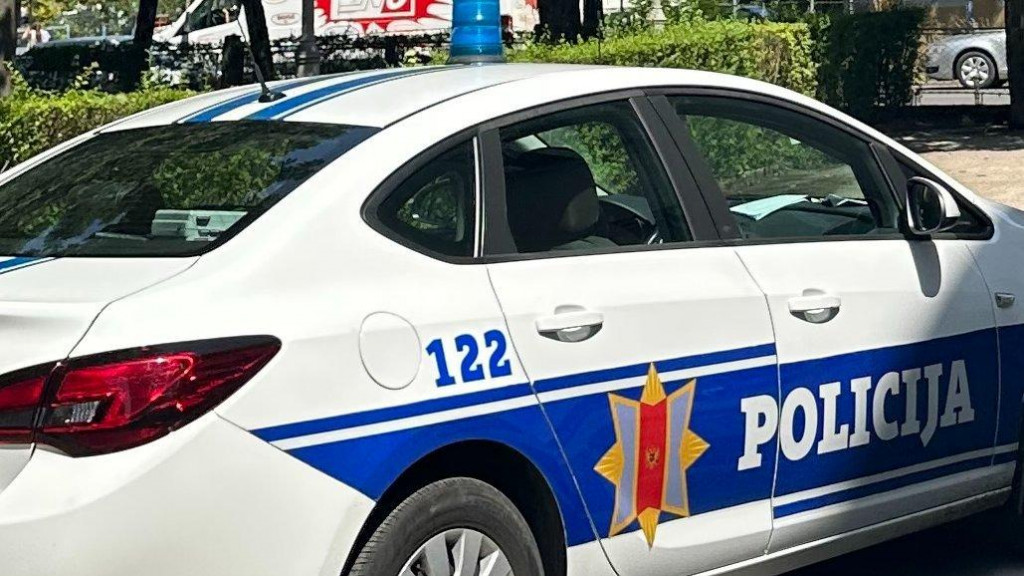 UPOTREBA PROFESIJE: Policijska patrola u Kolašinu