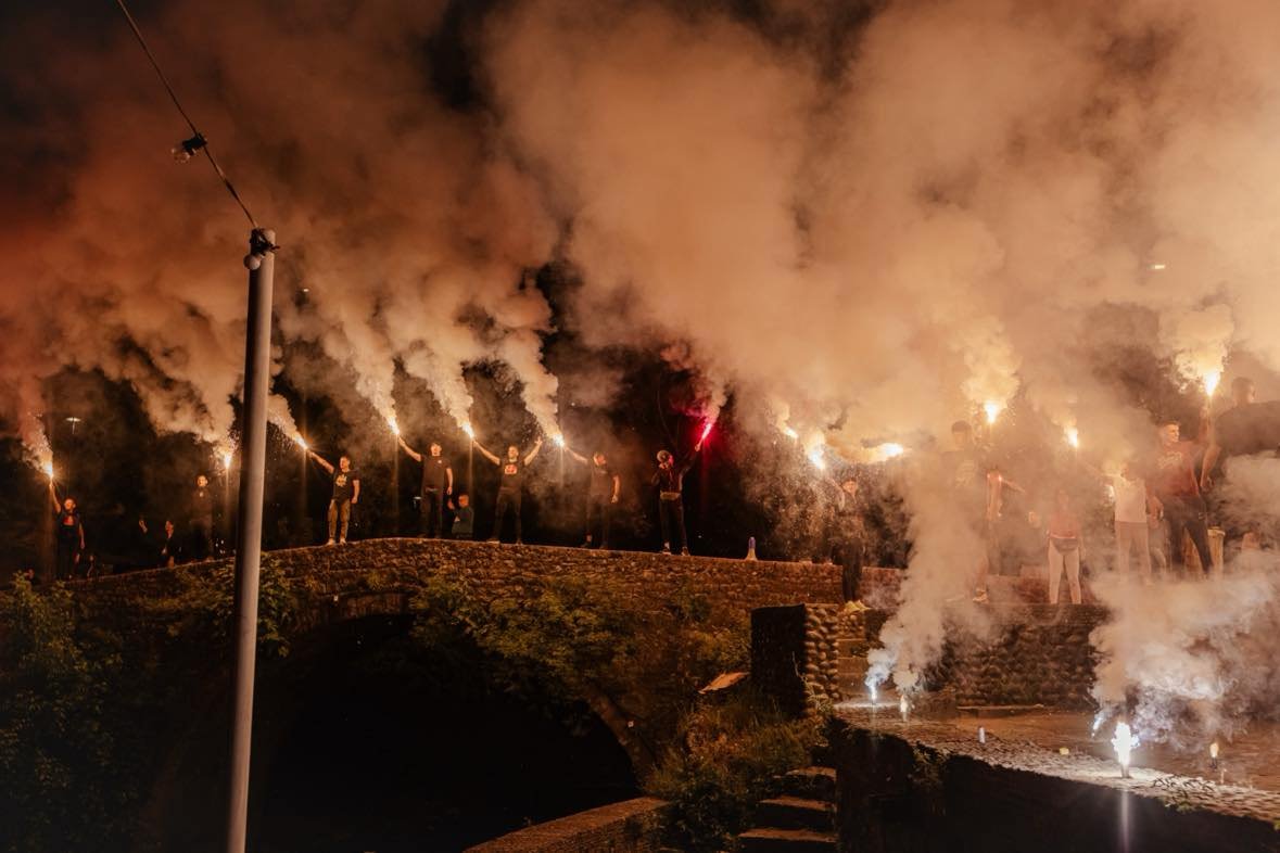 Bakljada na Skalinama povodom Dana nezavisnosti (Foto: Navijačka grupa Dukljani)