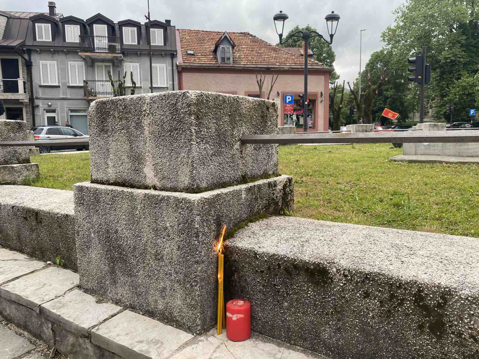 Građani zapalili svijeće