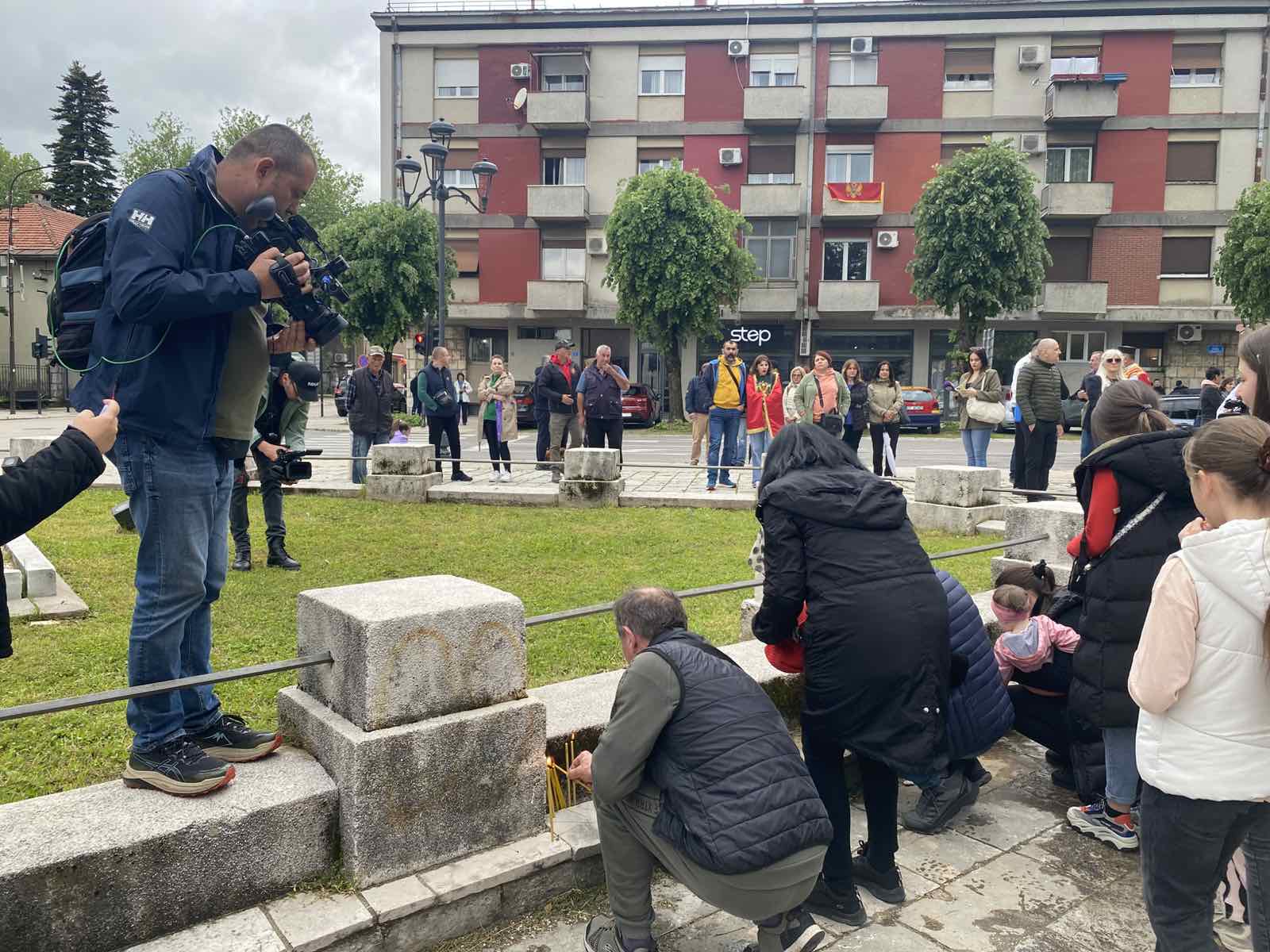 Građani zapalili svijeće
