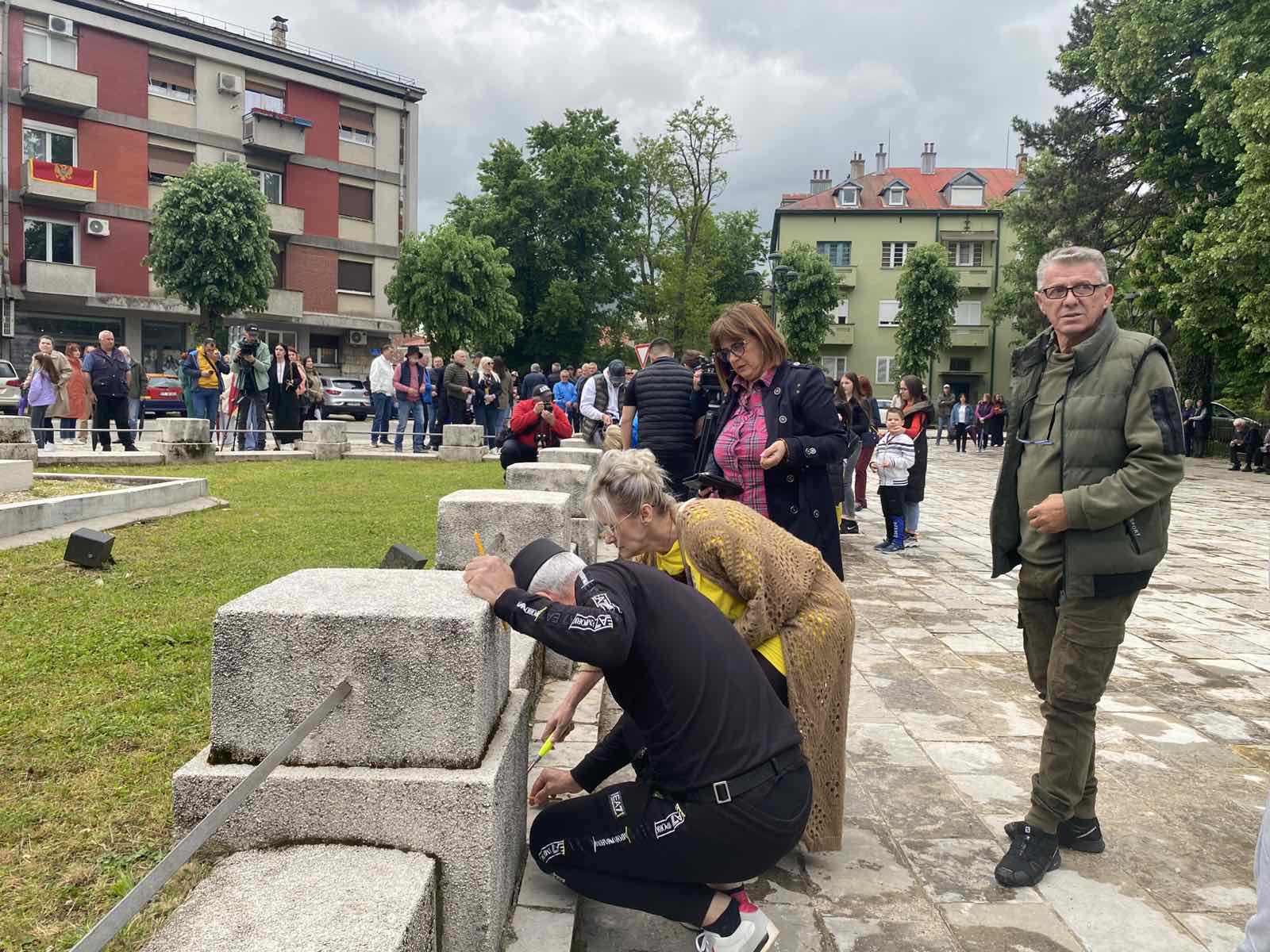 Građani zapalili svijeće