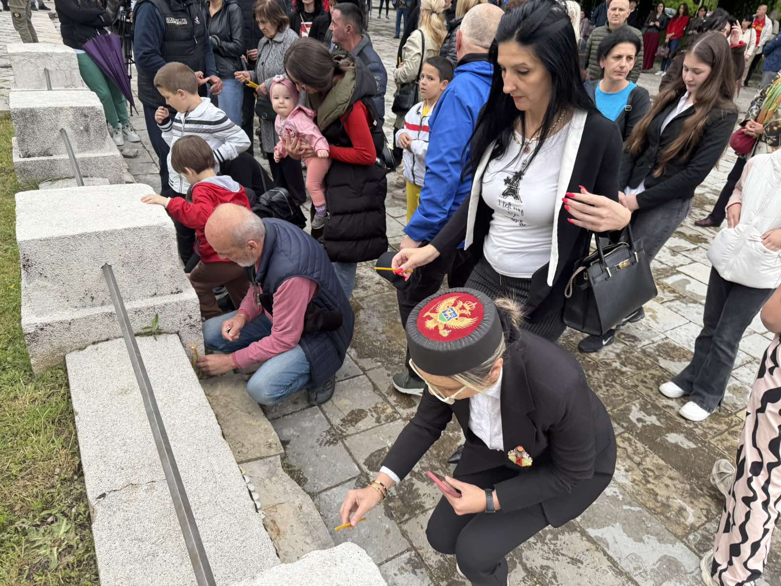 Građani zapalili svijeće