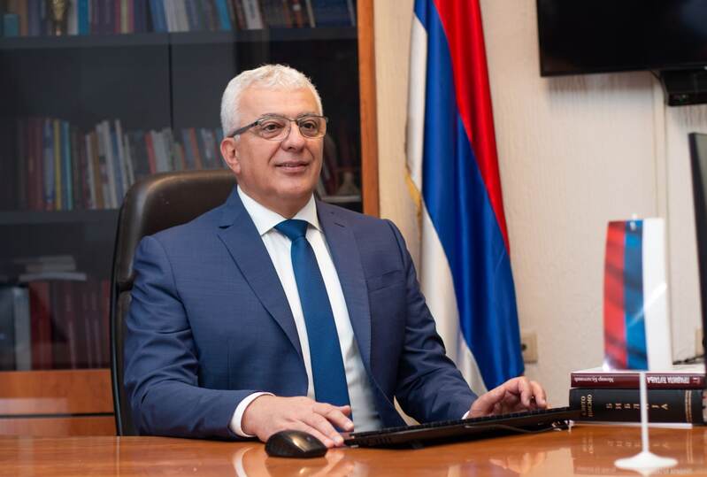 ,,TRICOLORE" PREDSJEDNIK PARLAMENTA: Andrija Mandić u kabinetu 