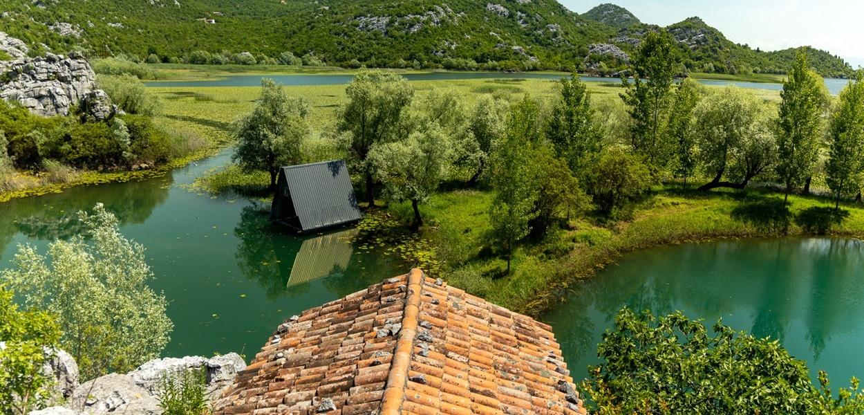 Jovićevići tvrde da je plan vlasnika od oktobra 2024. godine da „parkiraju” dva bungalova u Kaluđerovom oku (Foto: Bračni par Jovićević)
