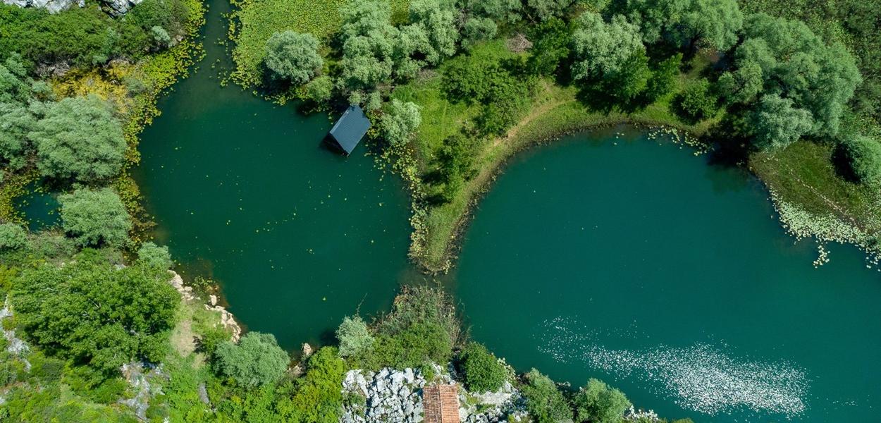 Ativisti tvrde da objekti narušavaju izgled i ugrožavaju bezbjednost u NP Skadarsko jezero (Foto: Bračni par Jovićević)