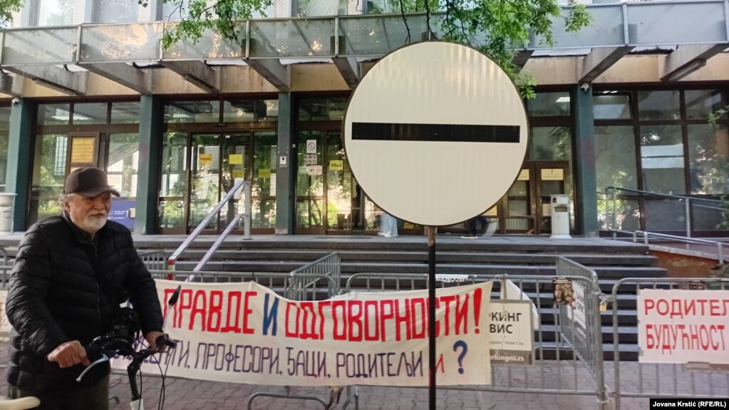 Blokada suda u Novom Sadu (Foto: RSE)