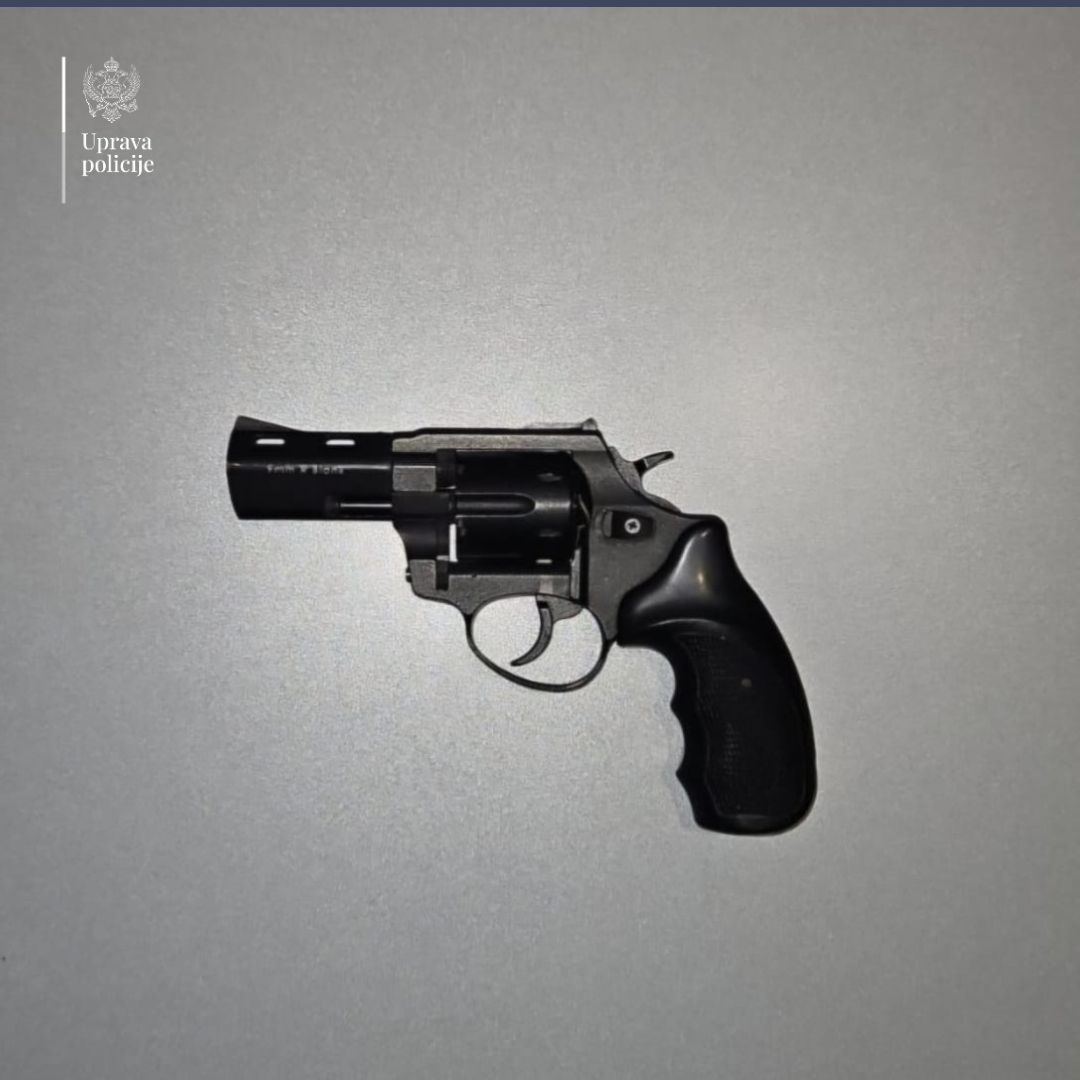 Oduzeti pištolj (Foto: Uprava policije)