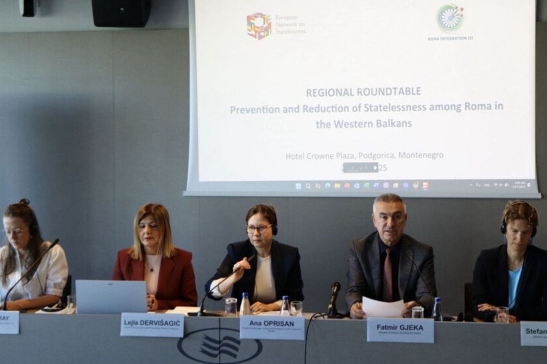 Đeka na okruglom stolu (Foto: Ministarstvo ljudskih i manjinskih prava)