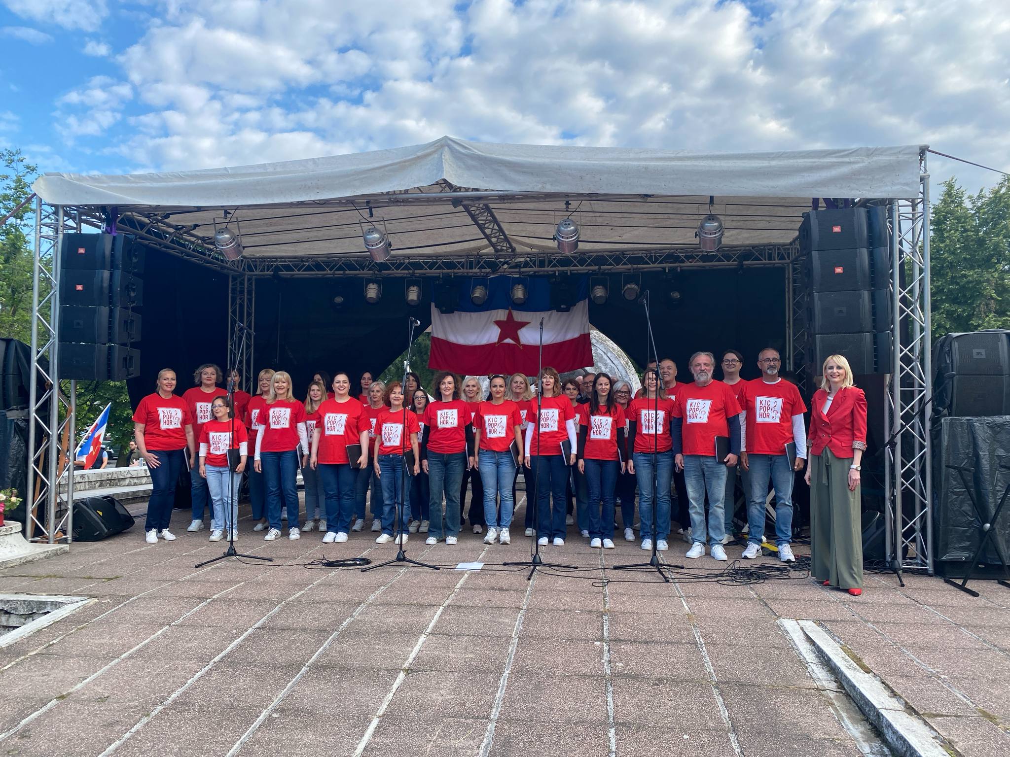 Sa koncerta KIC pop hora u banatskom Bavaništu