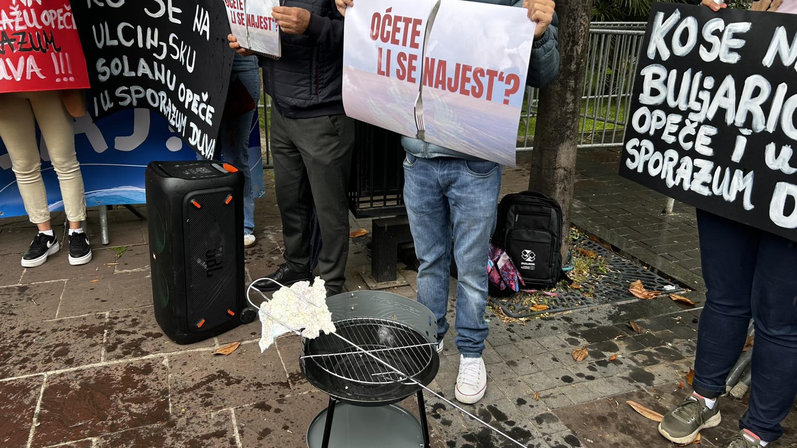 Protest ispred Skupštine