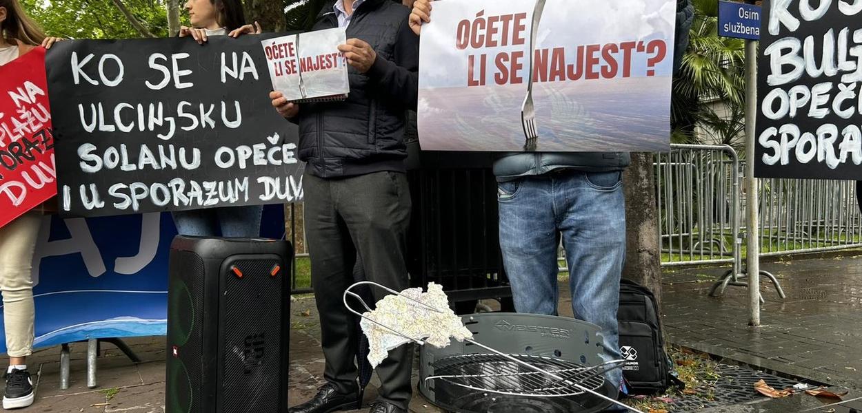 Sa današnjeg protesta ispred Skupštine (Foto: Portal ETV/Duško Mihailović)