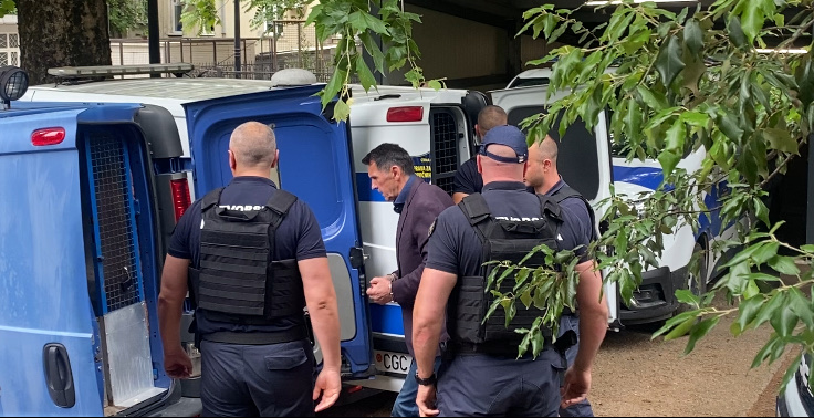 Slobodana Kašćelana izvode iz suda (Foto: Portal ETV/Ivona Đokić)