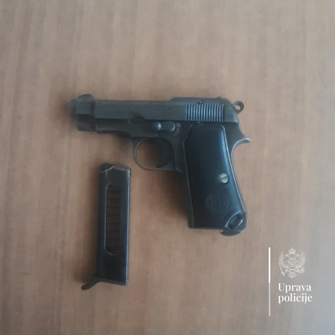 Oduzeti pištolj (Foto: Uprava policije)