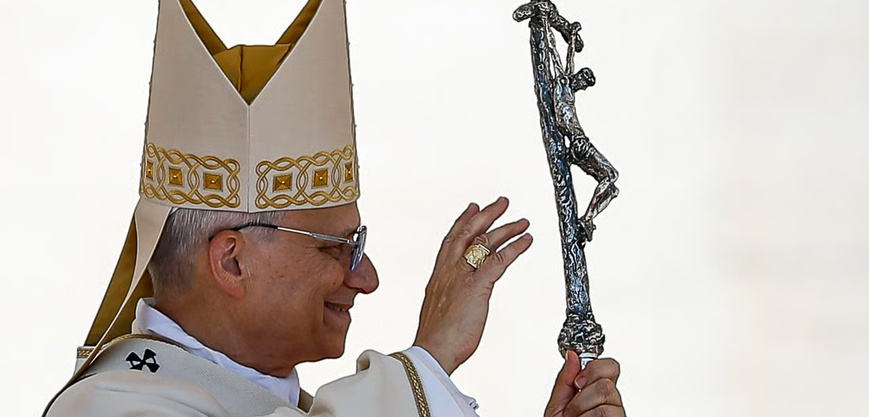 Papa Lav XIV je pohvalio „ogroman potencijal“ tehnologije, uz upozorenje da ona zahtijeva odgovornost „kako bi se osiguralo da može biti korišćena za dobro svih“ (Foto: Angelo Carconi/EPA-EFE)