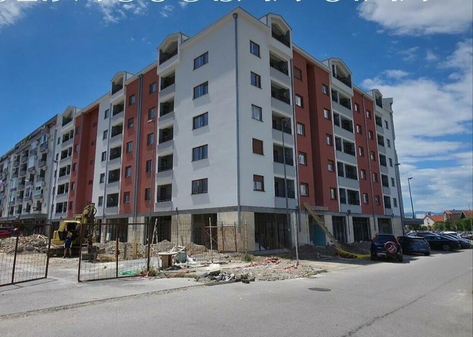 (NE)DOVRŠENI POSAO: Stambena zgrada RTCG u naselju Konik, u Podgorici (Foto: UGC)