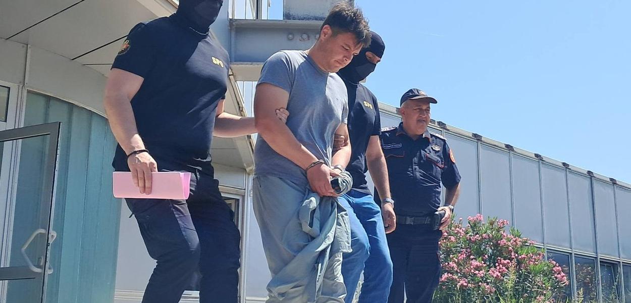 Izvođenje iz SPO-a uhapšenih u jučerašnjoj akciji (Foto: Portal ETV/Marija Žižić)