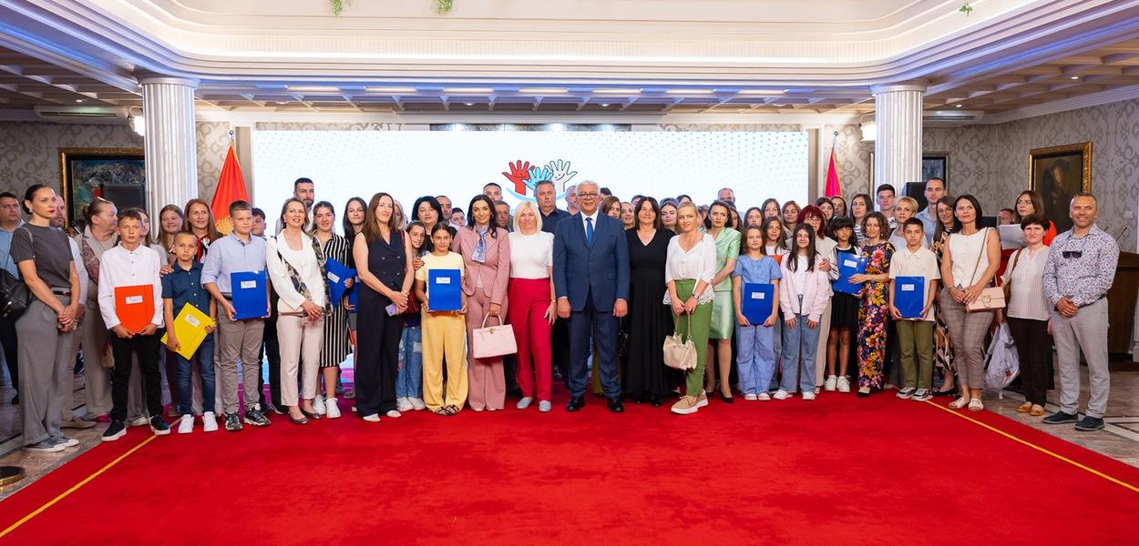 Sa uručenja sertifikata (Foto: Skupština Crne Gore)