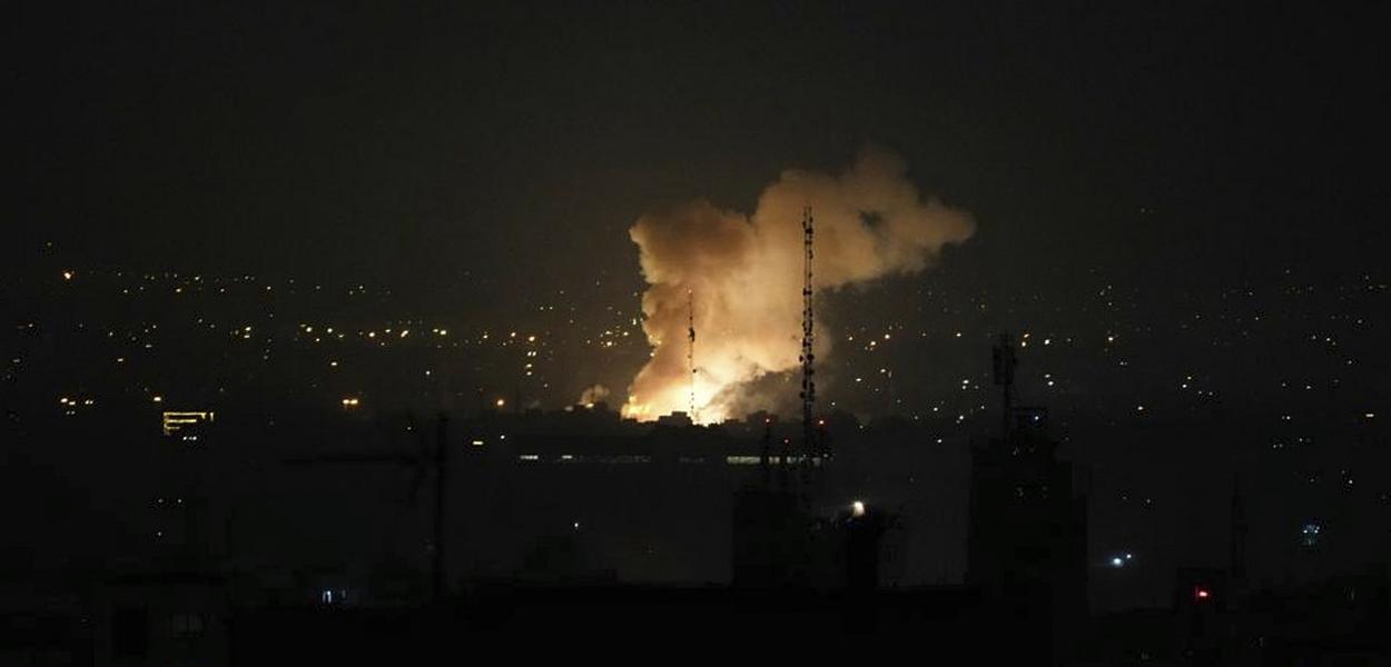 Izrael je napao iransku prijestonicu u ranim jutarnjim časovima u petak, a eksplozije su odjekivale širom Teherana. (Foto: Vahid Salemi/AP)