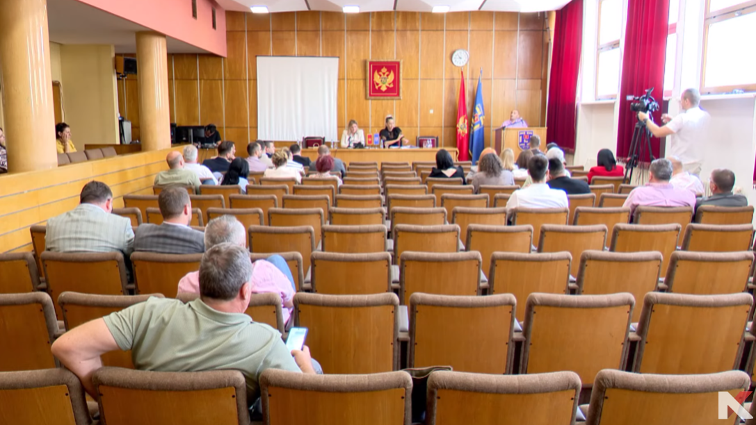 Sa današnje sjednice SO Nikšić (Foto: Stop kadar)