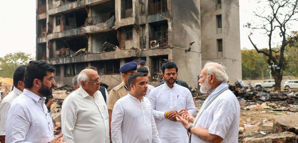 Indijski premijer Narendra Modi obišao mjesto pada aviona Er Indije (Foto: India's Press Information Bureau/Handout via REUTERS)