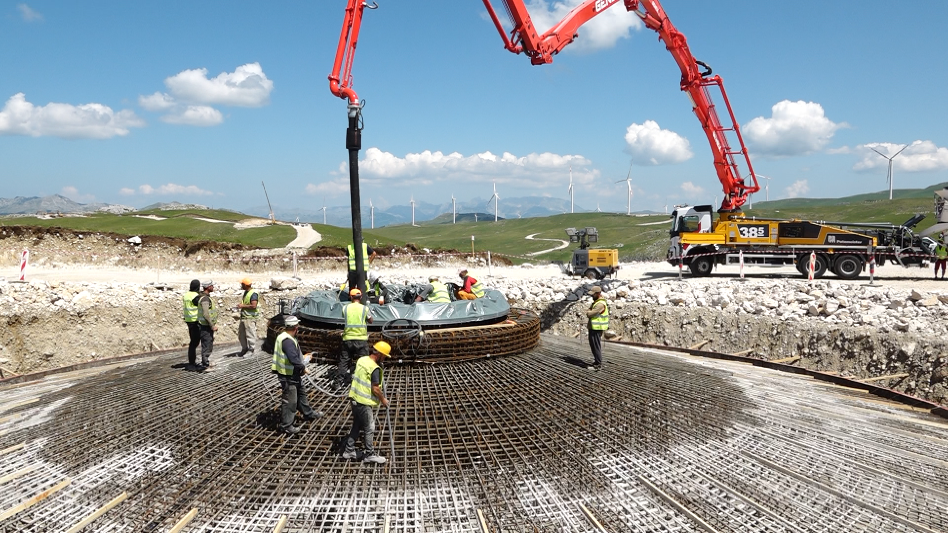 Počelo betoniranje prvog od osam temelja za vjetroturbine vjetroparka Gvozd, kod Nikšića