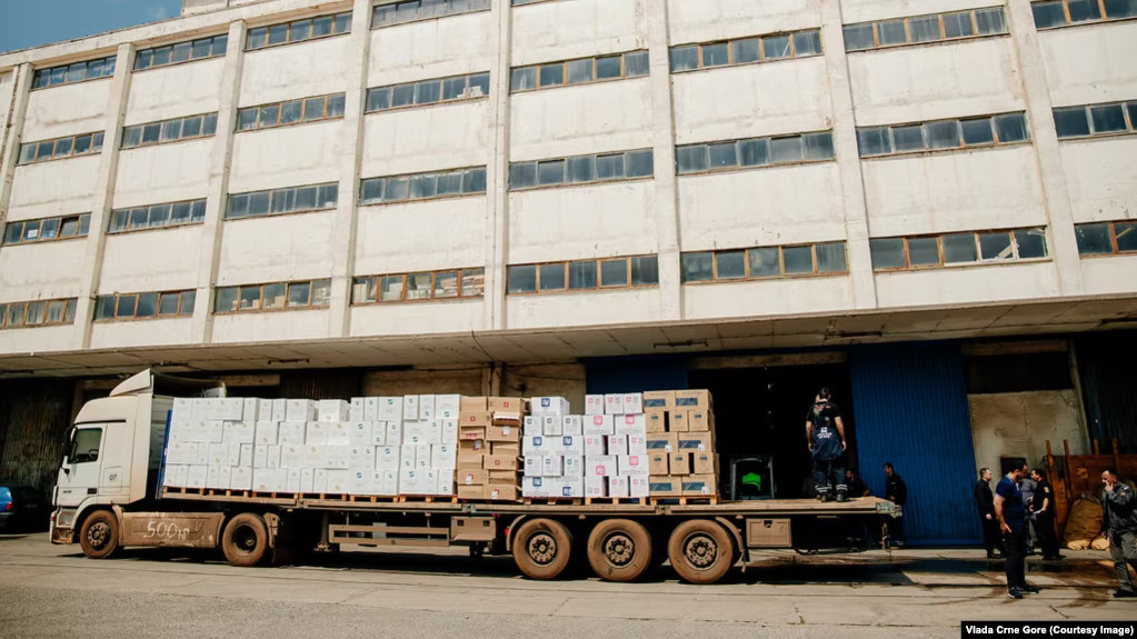 U izvještaju Evropske komisije za 2023. se navodi da na uništenje čeka oko 1.500 tona cigareta skladištenih u Luci Bar (Foto: Vlada Crne Gore)