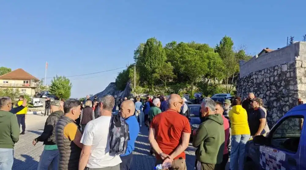 BEZ ODGOVORA: Građanke i građani Cetinja svakodnevno s Kruševog ždrijela traže istinu o dva masovna zločina