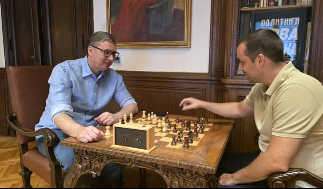 Vučić igra šah