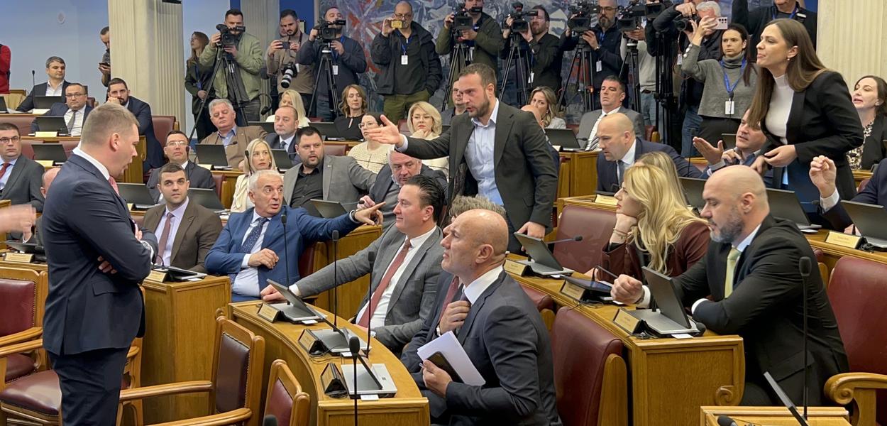 TIRANIJA VEĆINE: Detalj iz Skupštine, 21. januar 2025. (Foto: Portal ETV/Duško Mihailović)