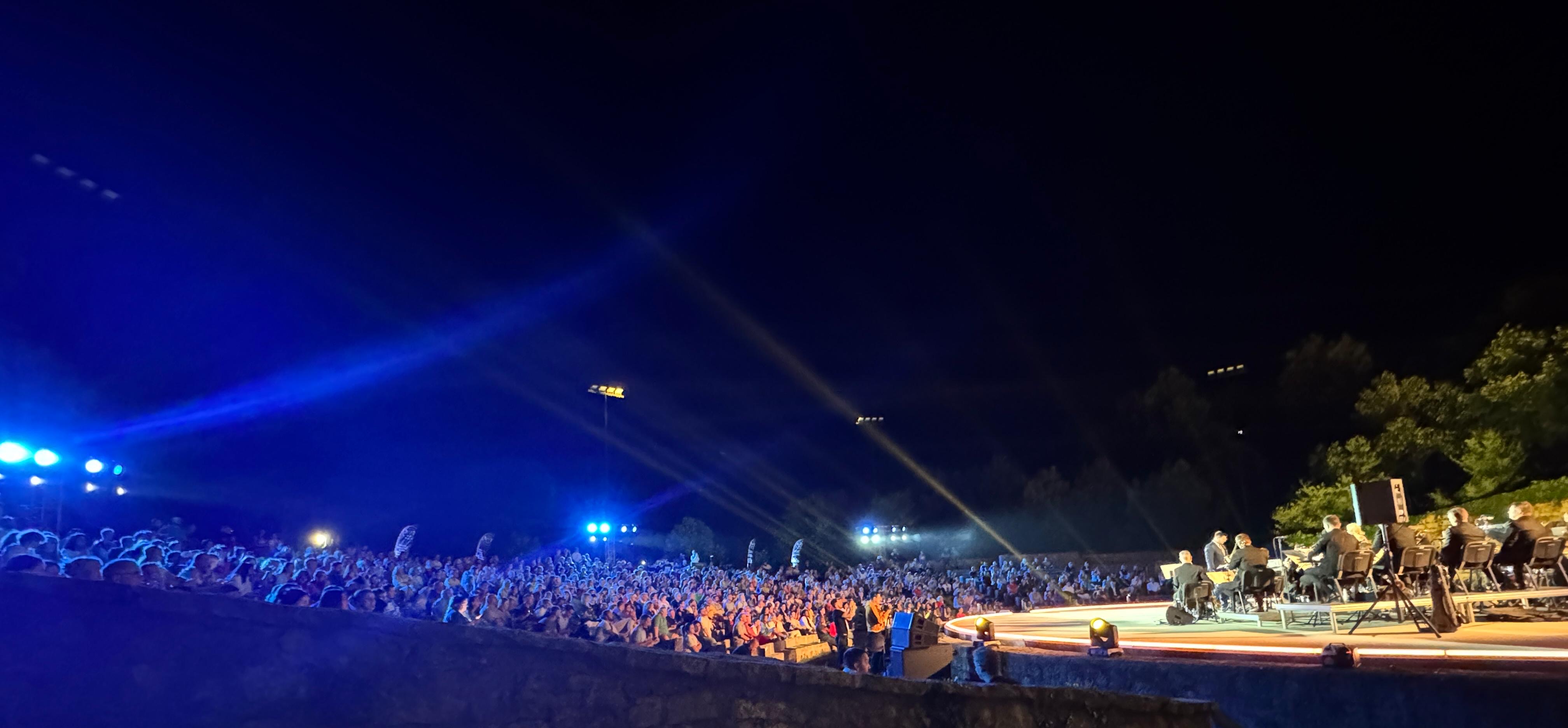 UŽIVANJE ZA BROJNU PUBLIKU: Detalj sa koncerta sinoć na Cetinju