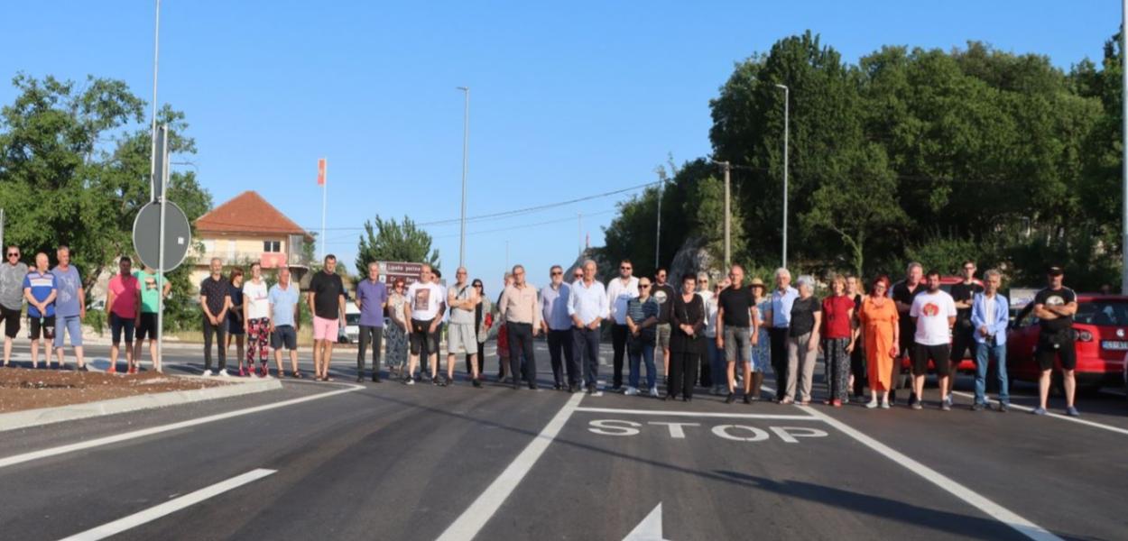ZAHTJEV JE JEDNOSTAVAN I LJUDSKI - ODGOVORNOST: Blokada na Kruševom ždrijelu, 29.6.2025. (Foto: Đuro Čelebić)