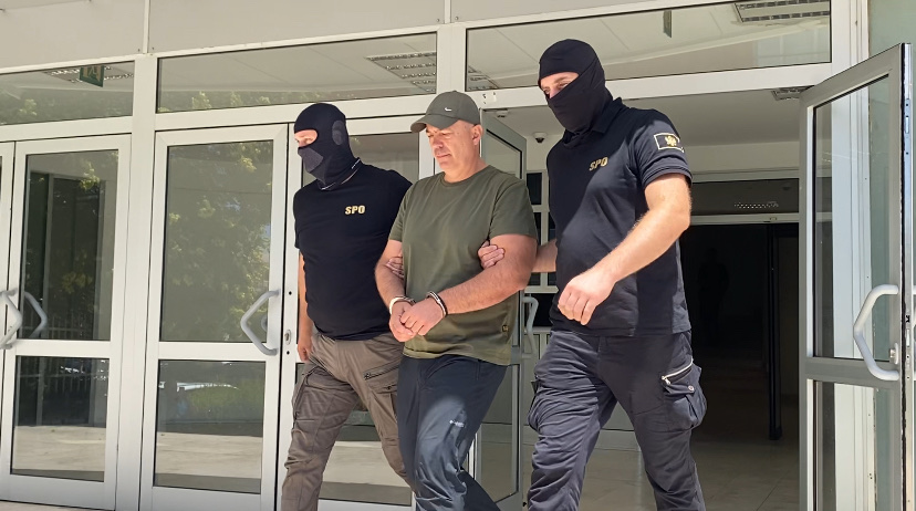 Drobnjaka izvode iz SPO-a (Foto: Portal ETV/Ivona Đokić)