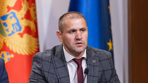 KAD SE POREMETI SCENARIO: Lazar Šćepanović