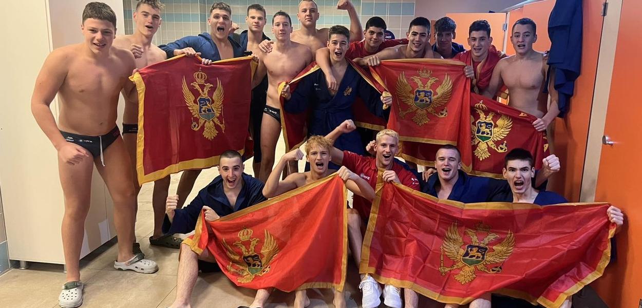 Mlade “ajkule” (Foto: Vaterpolo i plivački savez Crne Gore/Facebook)