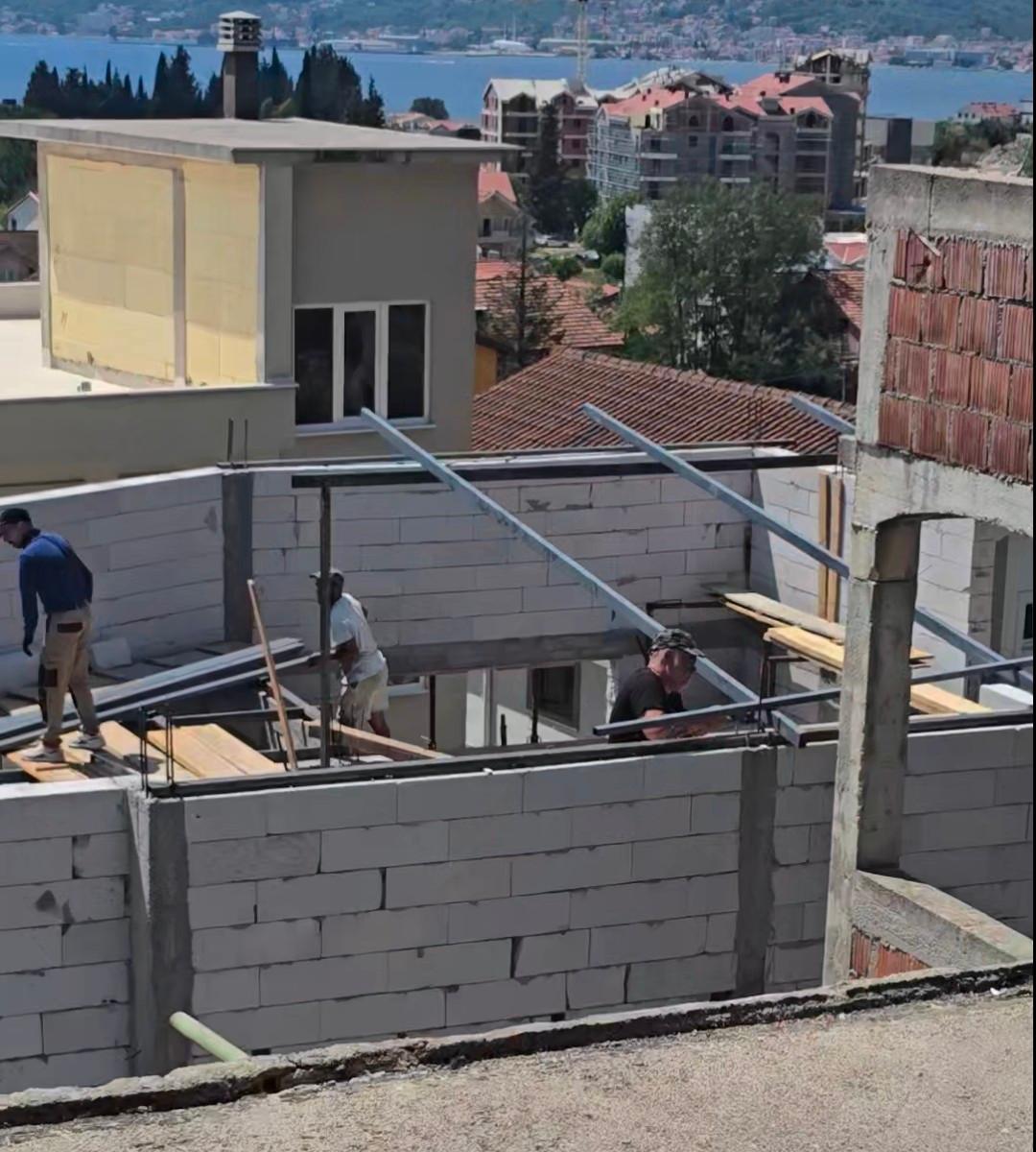 Radnici nesmetano grade