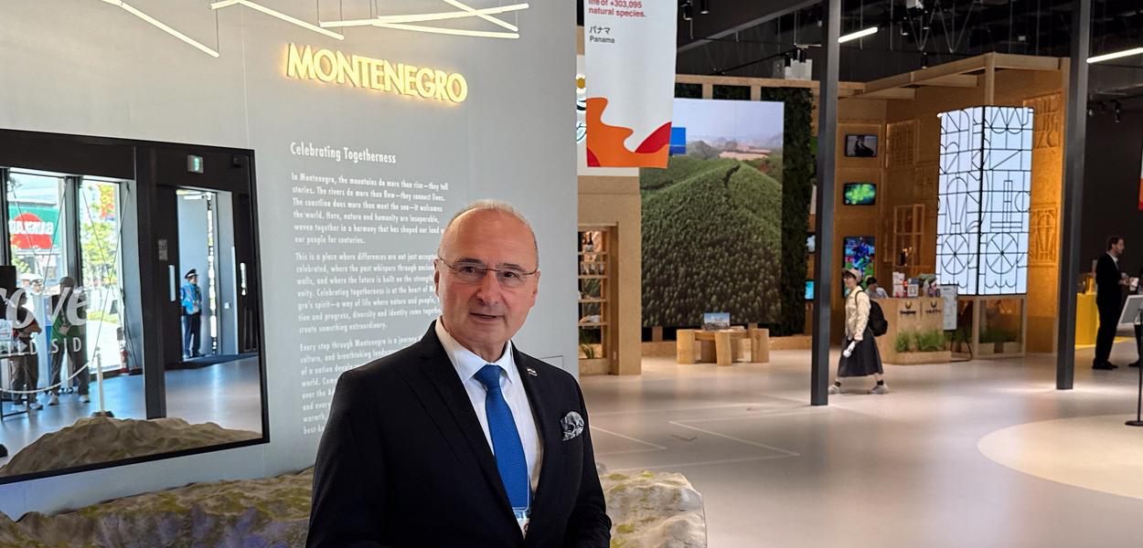 Gordan Grlić Radman tokom posjetie paviljou Crne Gore u Osaki (Foto: gov.me)