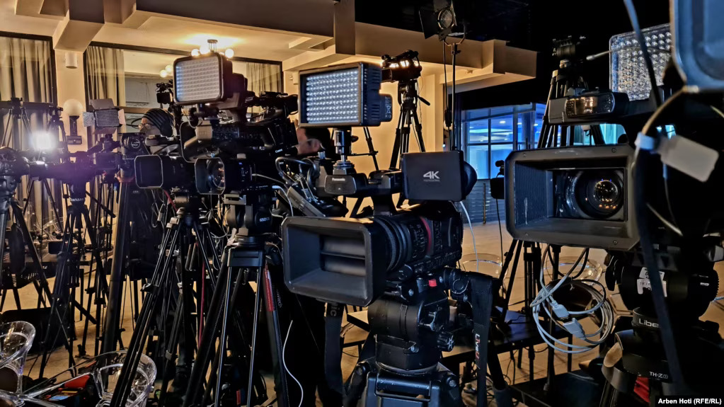 Mediji (ilustracija) (Foto: Arben Hoti (RFE/RL))