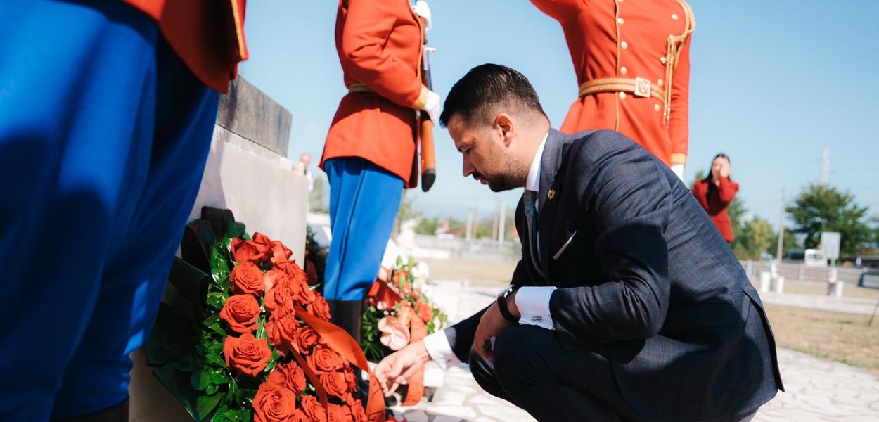 Milatović položio vijenac na spomenik na Lazinama (Foto: Kabinet predsjednika Crne Gore)