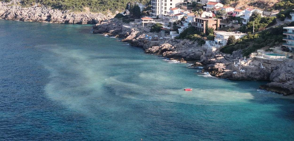 Otpadne vode u moru u Dobroj Vodi (Foto: Portal ETV)