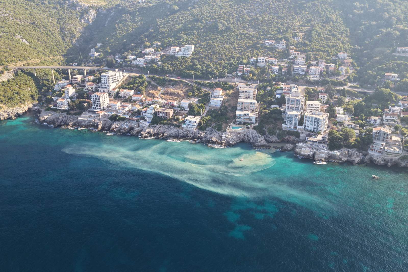 Otpadne vode u moru u Dobroj Vodi